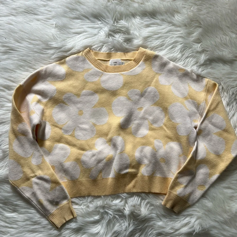 Luna Ivy Yellow Floral Print Cropped Sweater - Picture 2 of 7